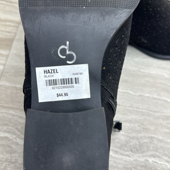 NWT Dress Barn Hazel Faux Suede Cut Out Ankle Booties Womens Size 7 - Picture 8 of 12